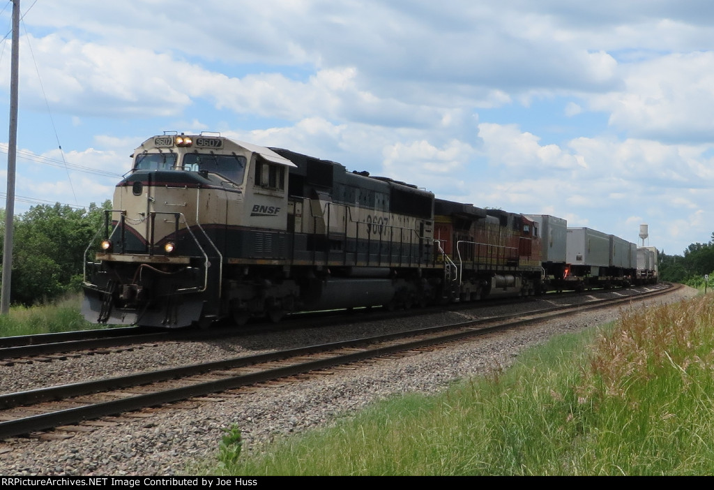 BNSF 9607 East